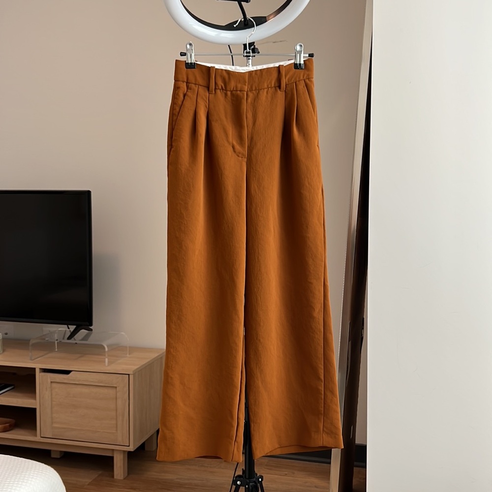 Aritzia Effortless Crop Pant